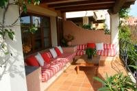 Sitzgruppe Villa auf Mallorca Ferienhaus Calma mit grossem Gemeinschaftspool und Poollagune, mediterranem Garten und direktem Meerzugang mit kleiner Strandbar